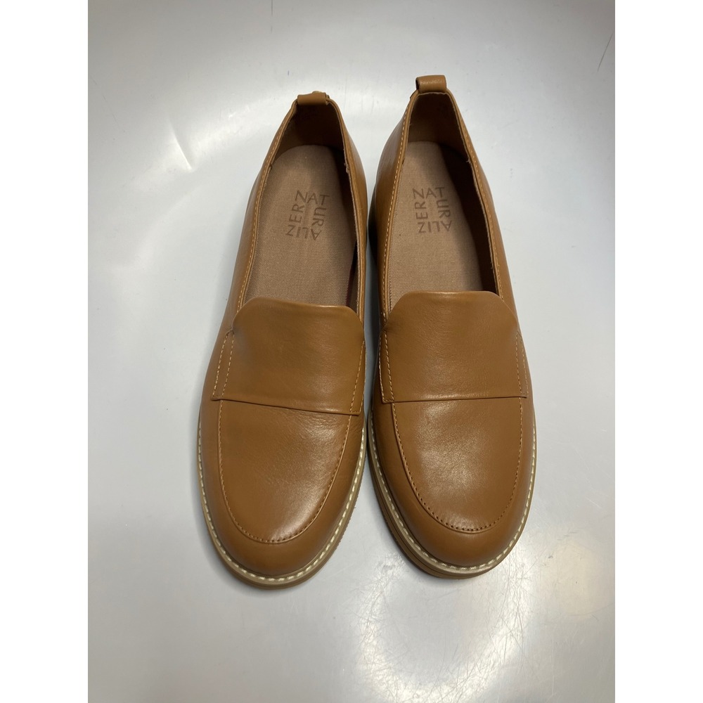 Naturalizer taylin leather loafers women size 8.5 trendy neutral business casual
